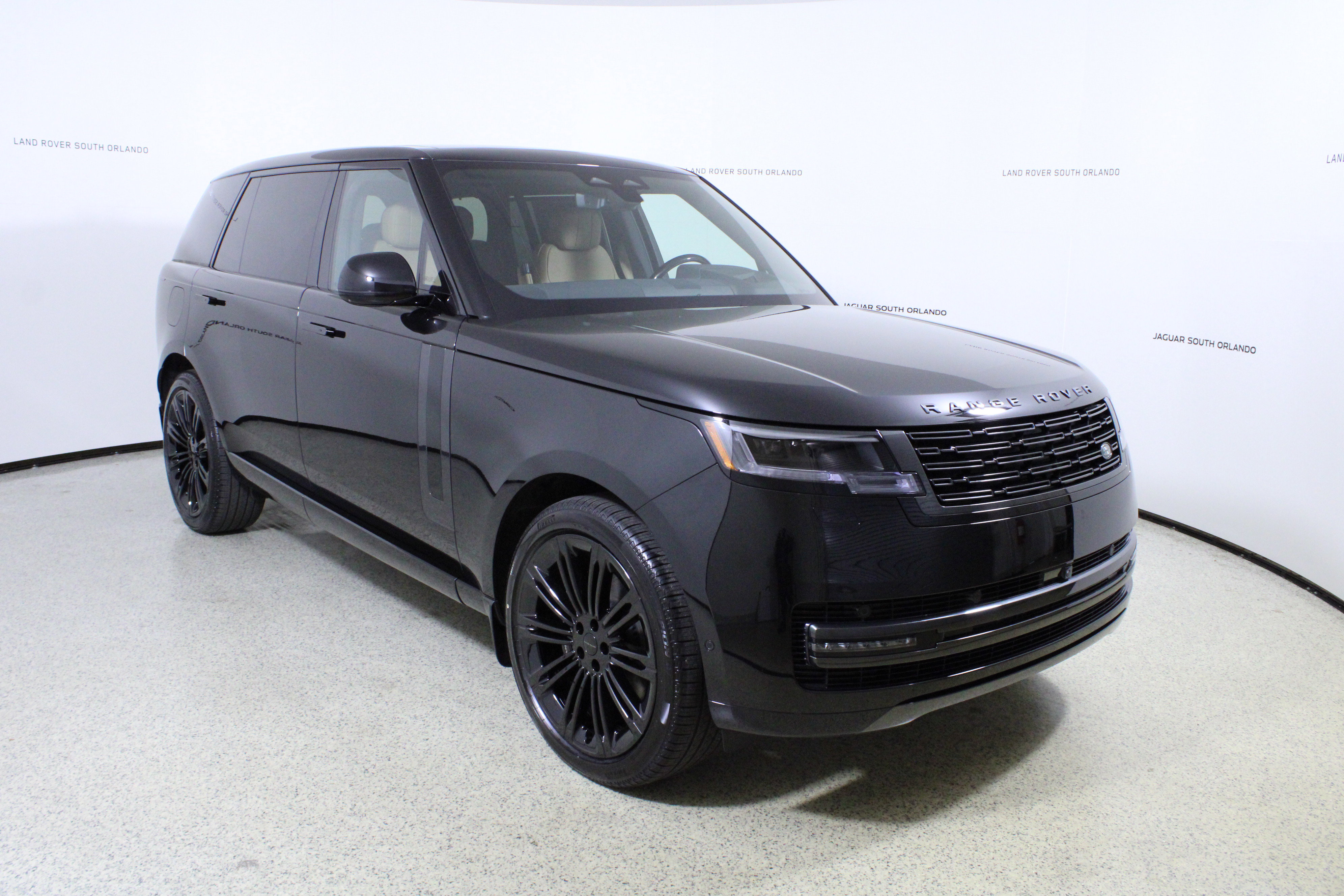 New 2026 Land Rover Range Rover Long Wheelbase SE image 3