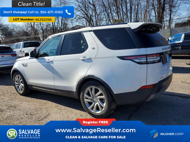 Used 2018 Land Rover Discovery SE image 3