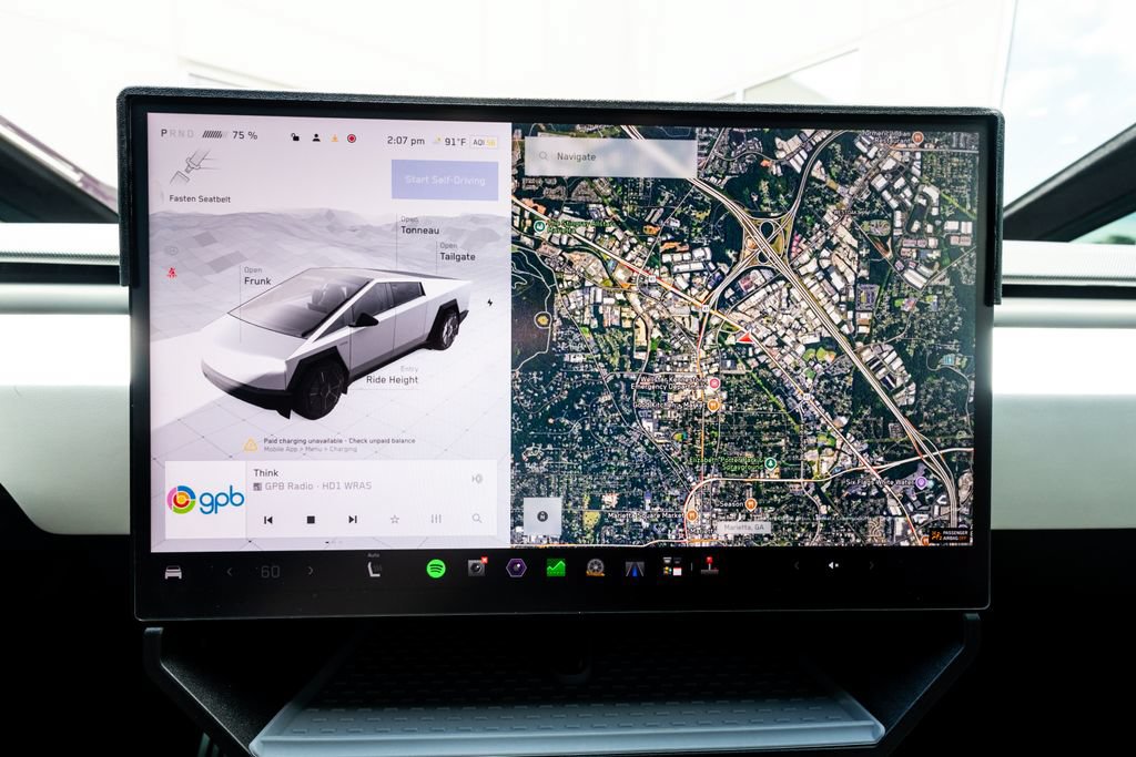 Used 2024 Tesla Cybertruck AWD Crew Cab image 27