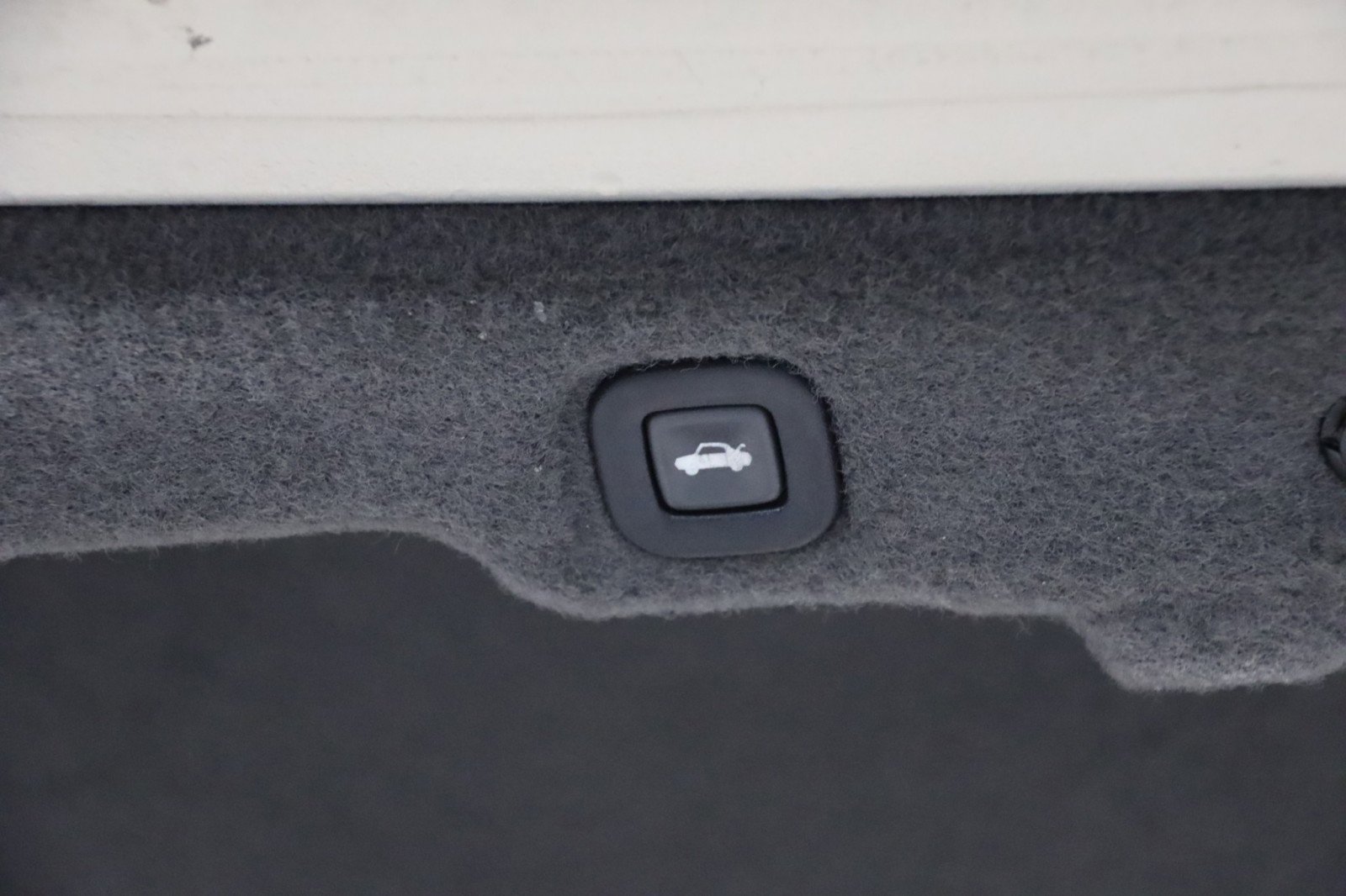 Used 2006 Cadillac XLR 2dr Convertible image 33