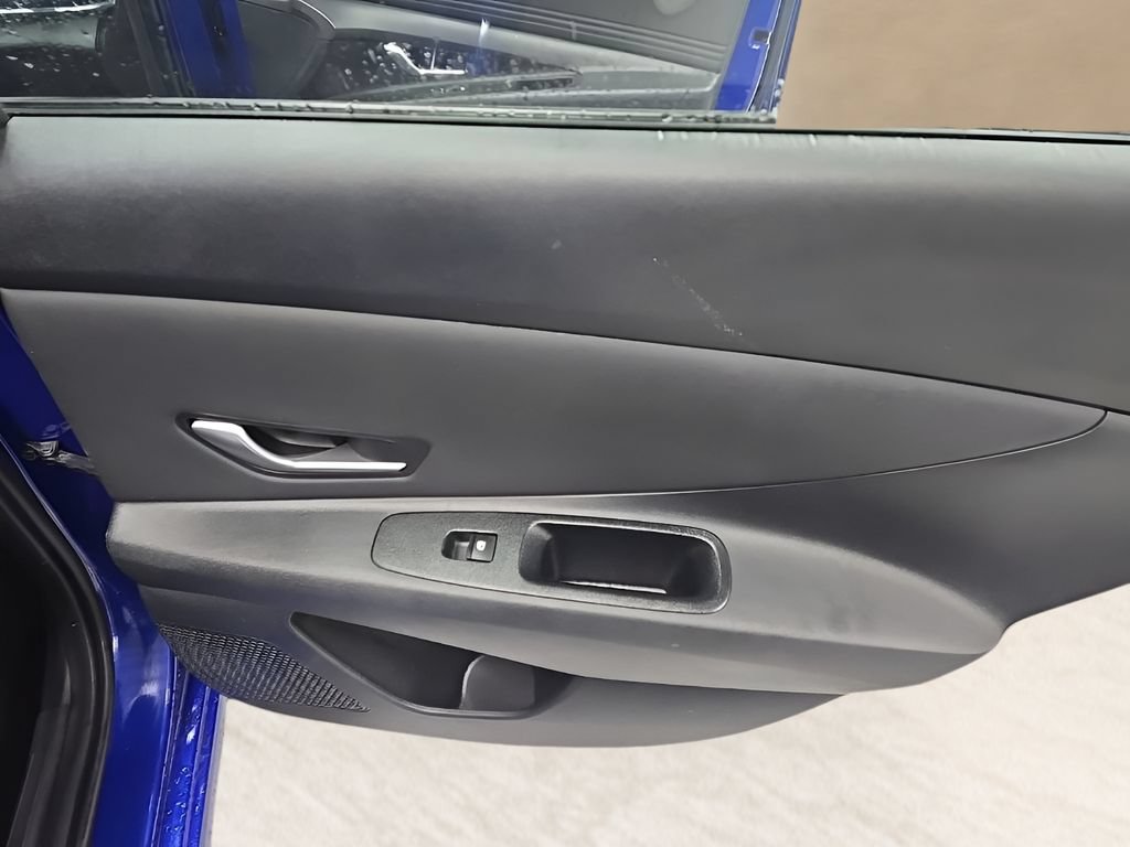 Certified 2025 Hyundai Elantra Limited FWD image 21