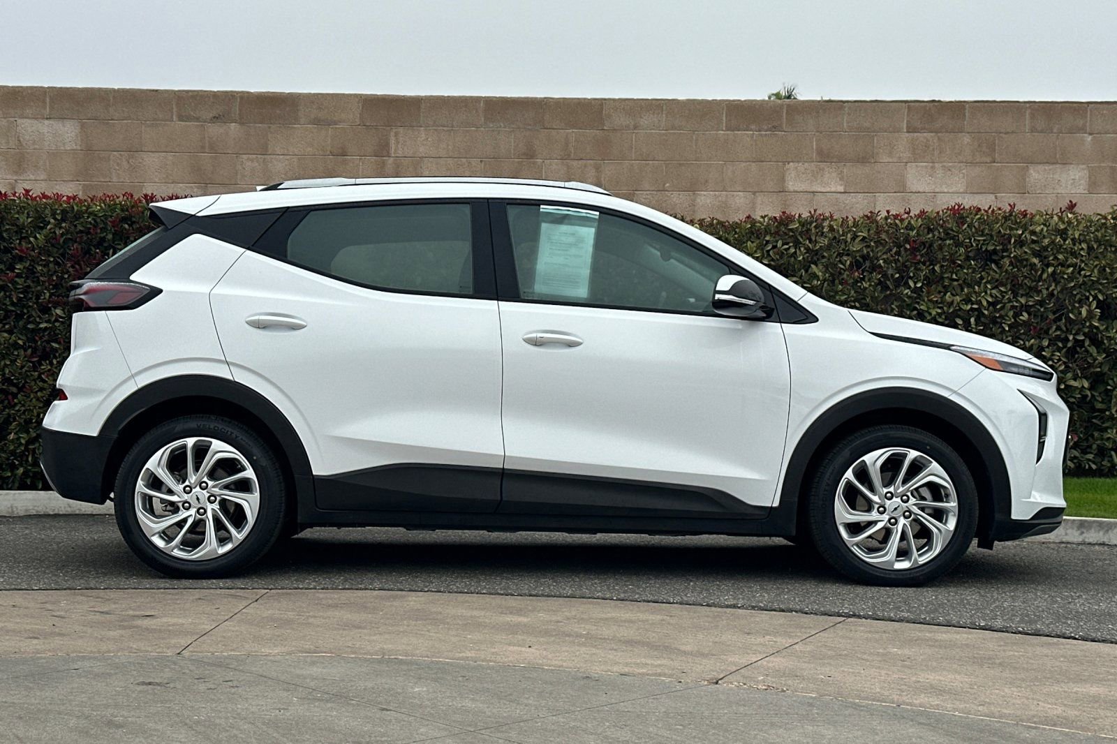 Used 2023 Chevrolet Bolt EUV LT FWD image 3