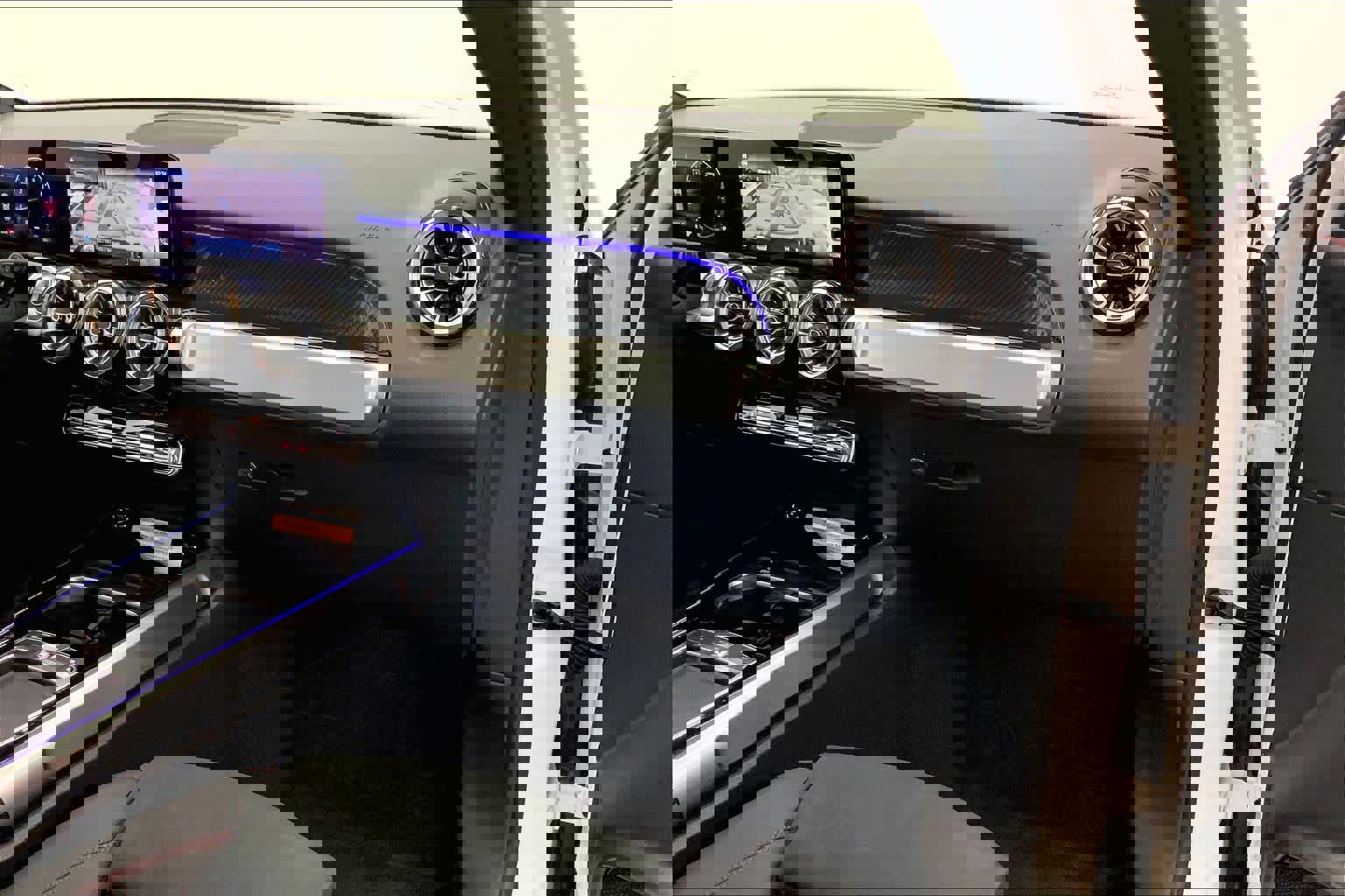 Used 2025 Mercedes-Benz GLB 250 image 27