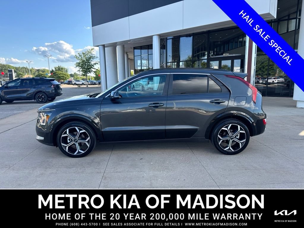 Used 2025 Kia Niro EX Touring FWD image 2