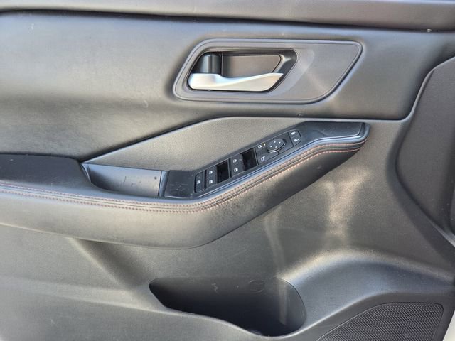 Used 2025 Nissan Rogue SV AWD/4WD image 25