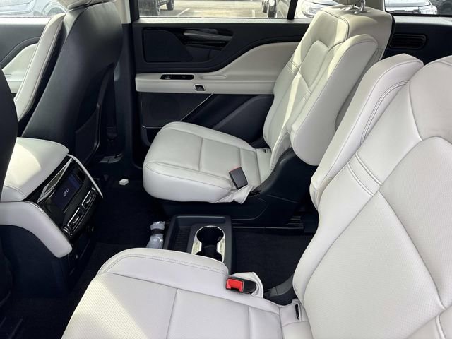 New 2026 Lincoln Aviator AWD w/ Jet Appearance Package image 18