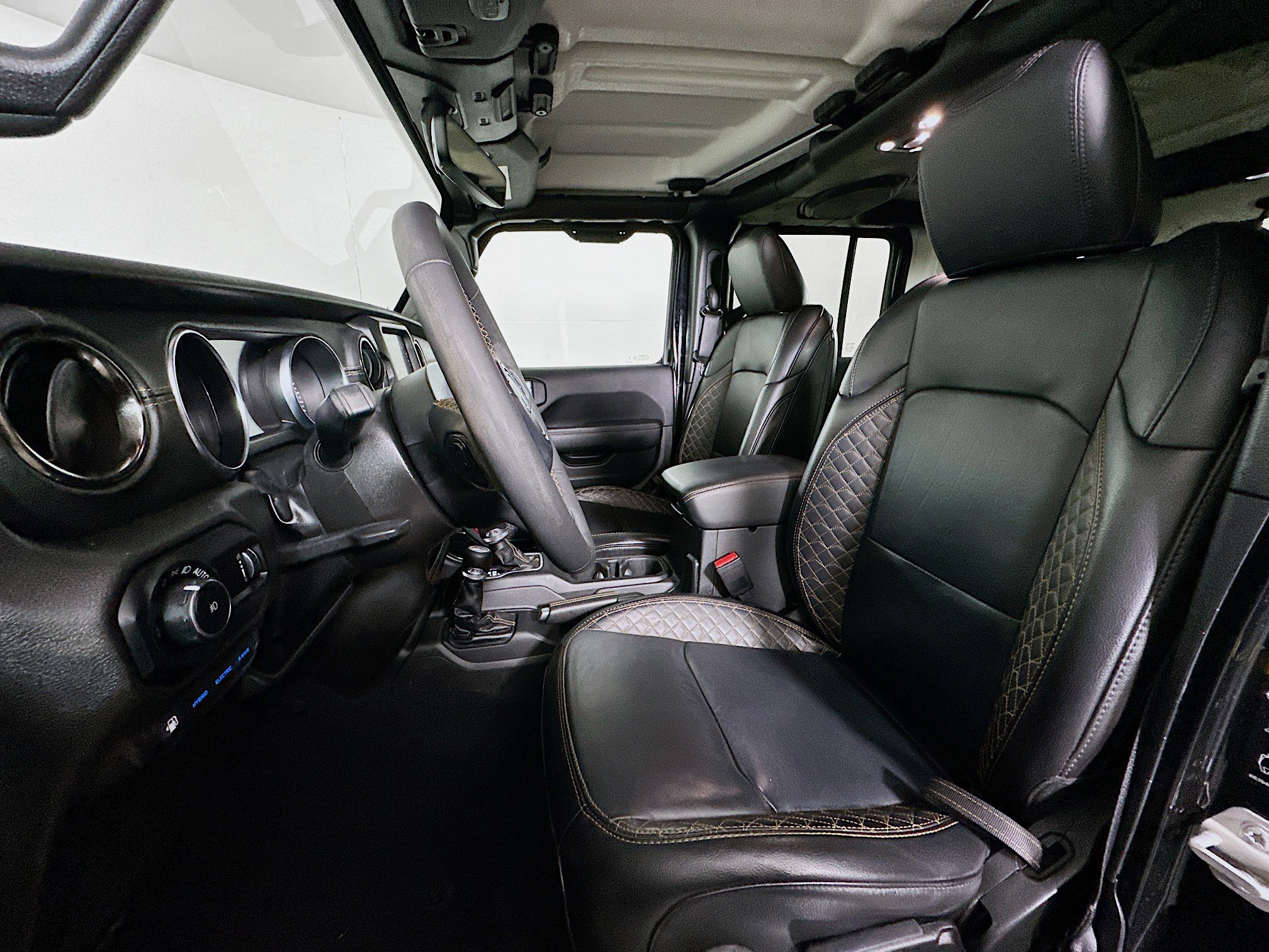 Used 2023 Jeep Wrangler Unlimited Sahara image 13