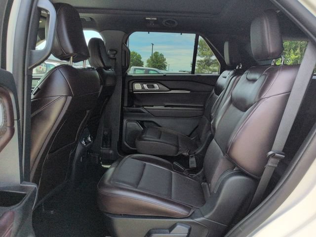 Used 2025 Ford Explorer Platinum RWD image 17