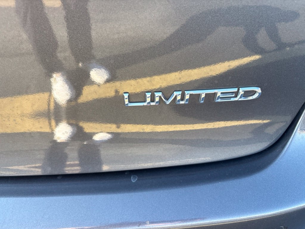 Used 2020 Chrysler Pacifica Limited w/ Advanced Safetytec Group FWD image 16