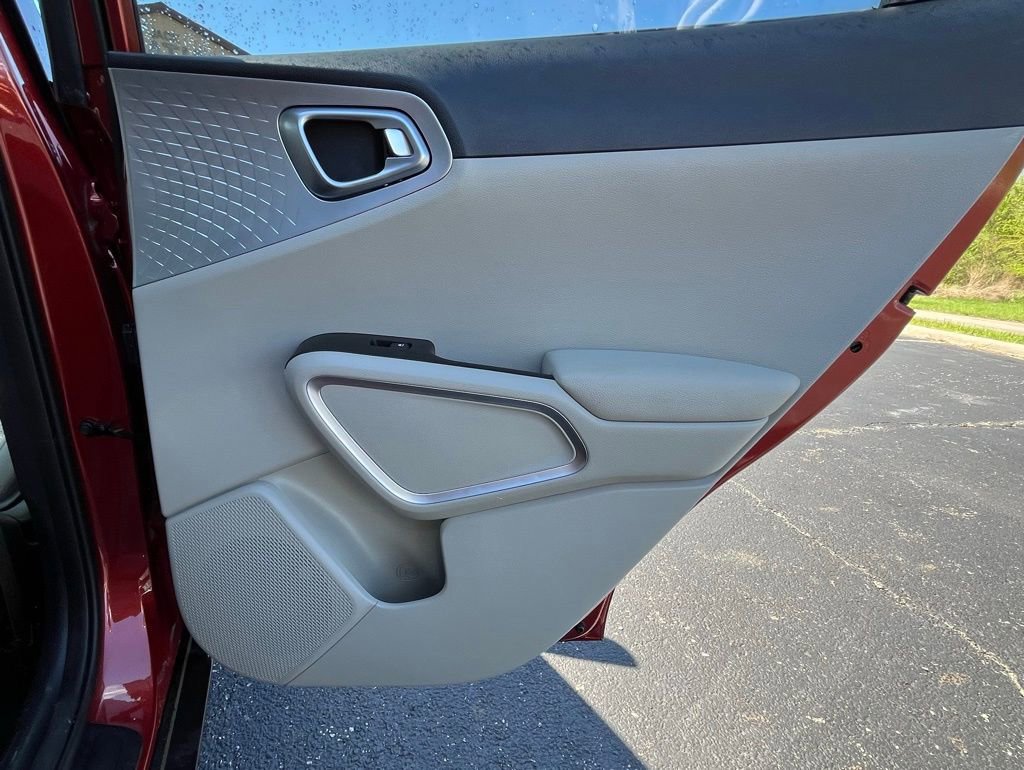 Used 2023 Kia Soul LX FWD image 19