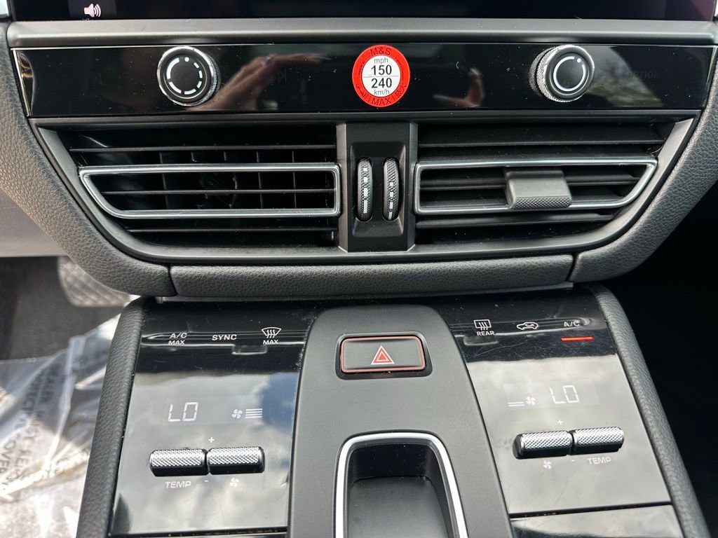 Certified 2023 Porsche Macan AWD/4WD image 25