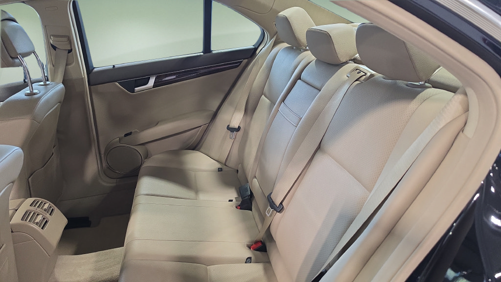 Used 2012 Mercedes-Benz C 300 4MATIC Sedan image 17