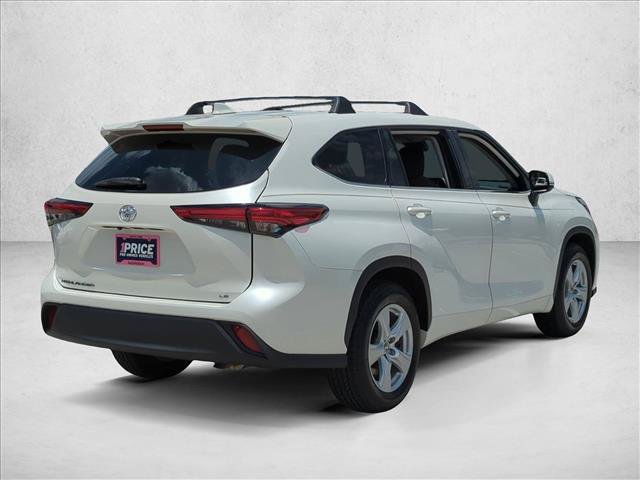 Used 2021 Toyota Highlander LE FWD image 5