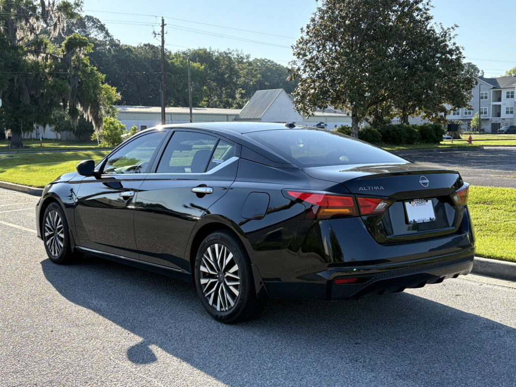 Certified 2024 Nissan Altima 2.5 SV FWD image 19