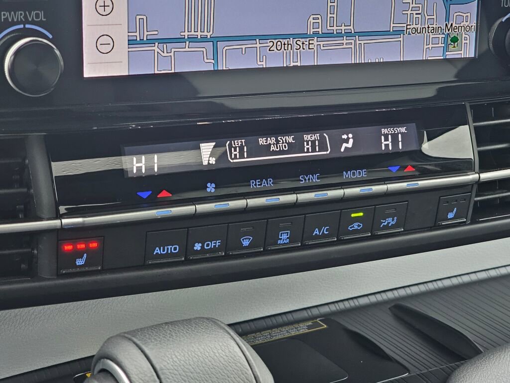 Used 2022 Toyota Sienna FWD image 35