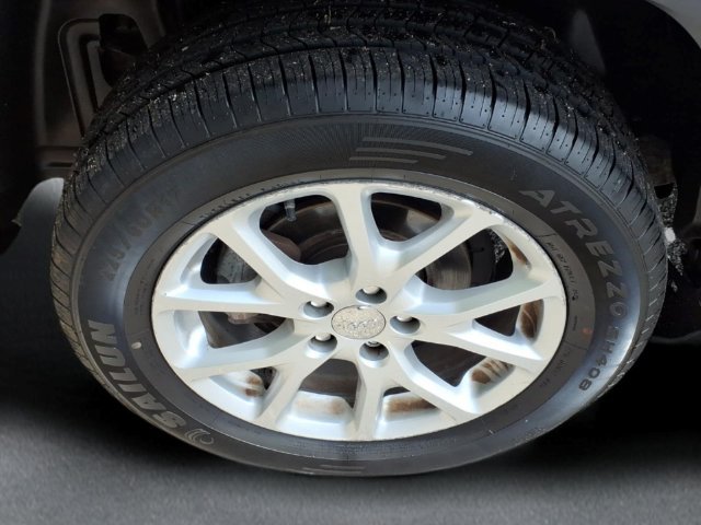 Used 2015 Jeep Cherokee Latitude w/ Cold Weather Group FWD image 9