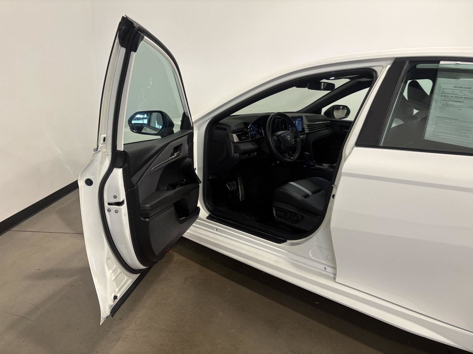 Used 2025 Toyota Camry SE FWD image 11