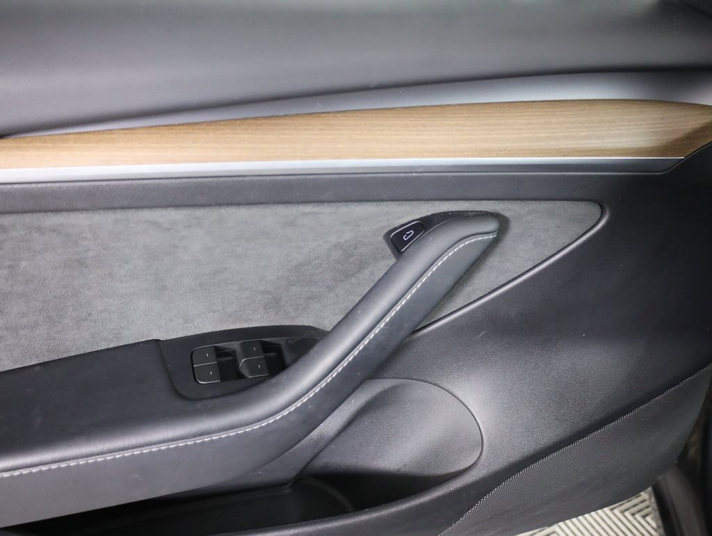 Used 2023 Tesla Model 3 Standard Range image 9