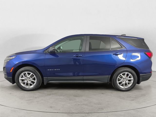 Used 2023 Chevrolet Equinox LS w/ LS Convenience Package AWD/4WD image 2