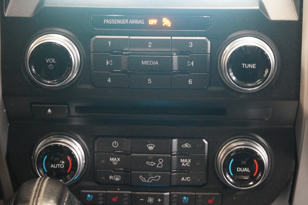 Used 2018 Ford F150 Lariat w/ Equipment Group 502A Luxury AWD/4WD image 21