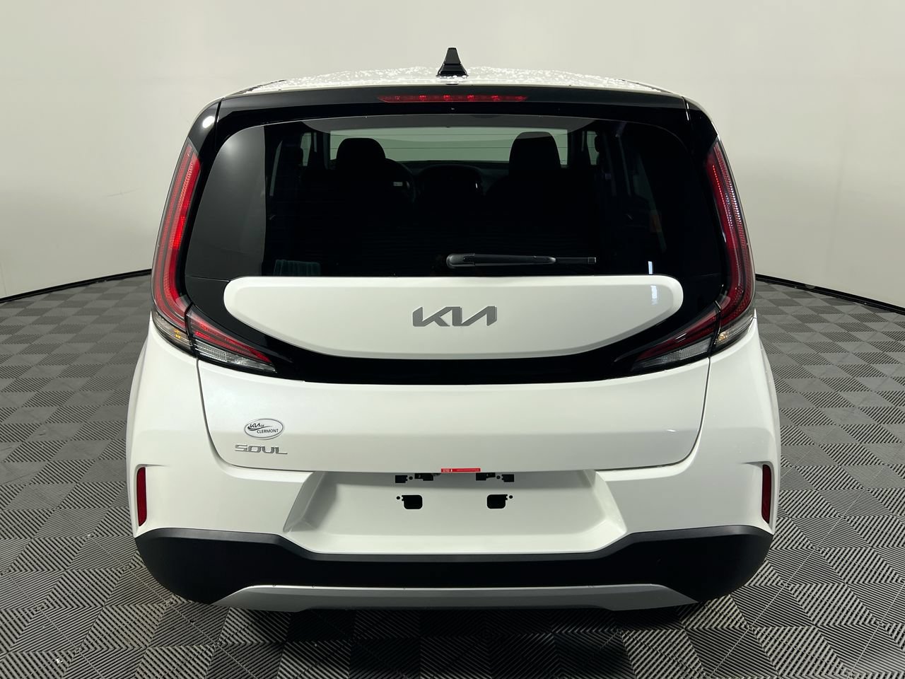Used 2023 Kia Soul LX w/ Option Group 015 FWD image 4