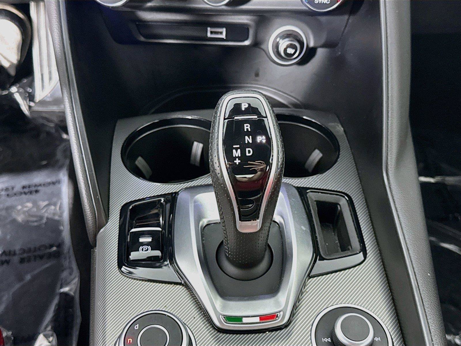Used 2024 Alfa Romeo Giulia Veloce RWD image 23