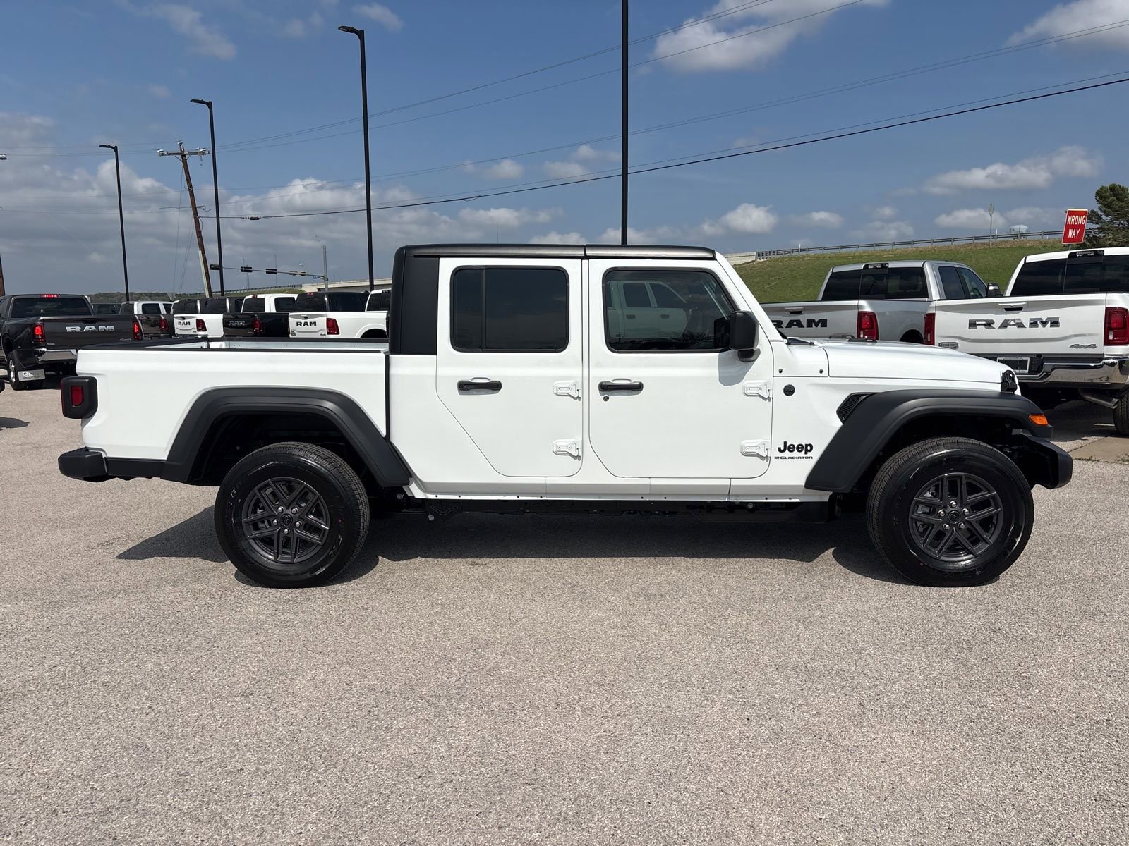 New 2026 Jeep Gladiator Sport image 8