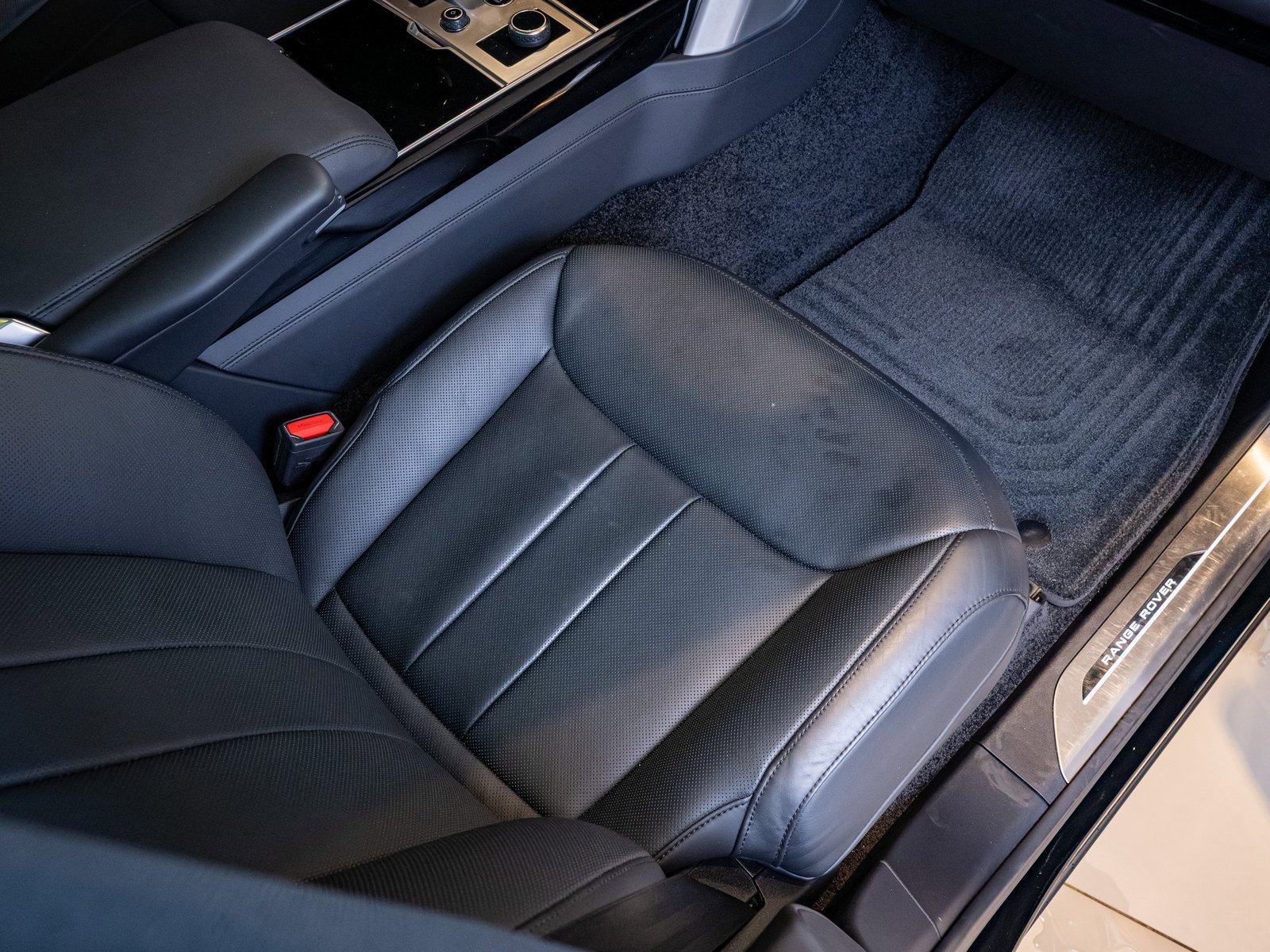 Used 2023 Land Rover Range Rover SE image 24