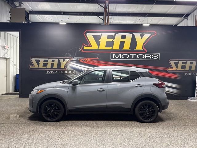 Used 2023 Nissan Kicks SV image 2