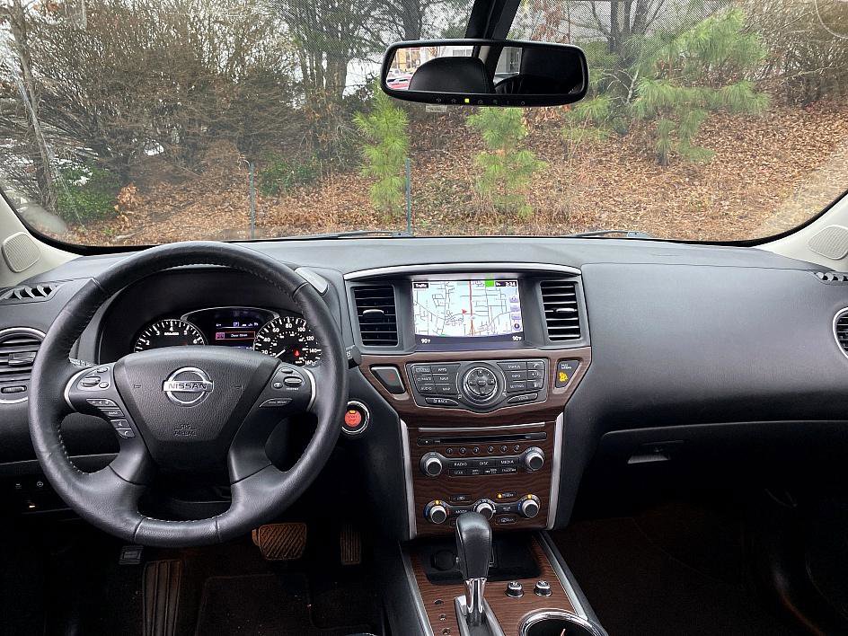 Used 2020 Nissan Pathfinder Platinum image 16