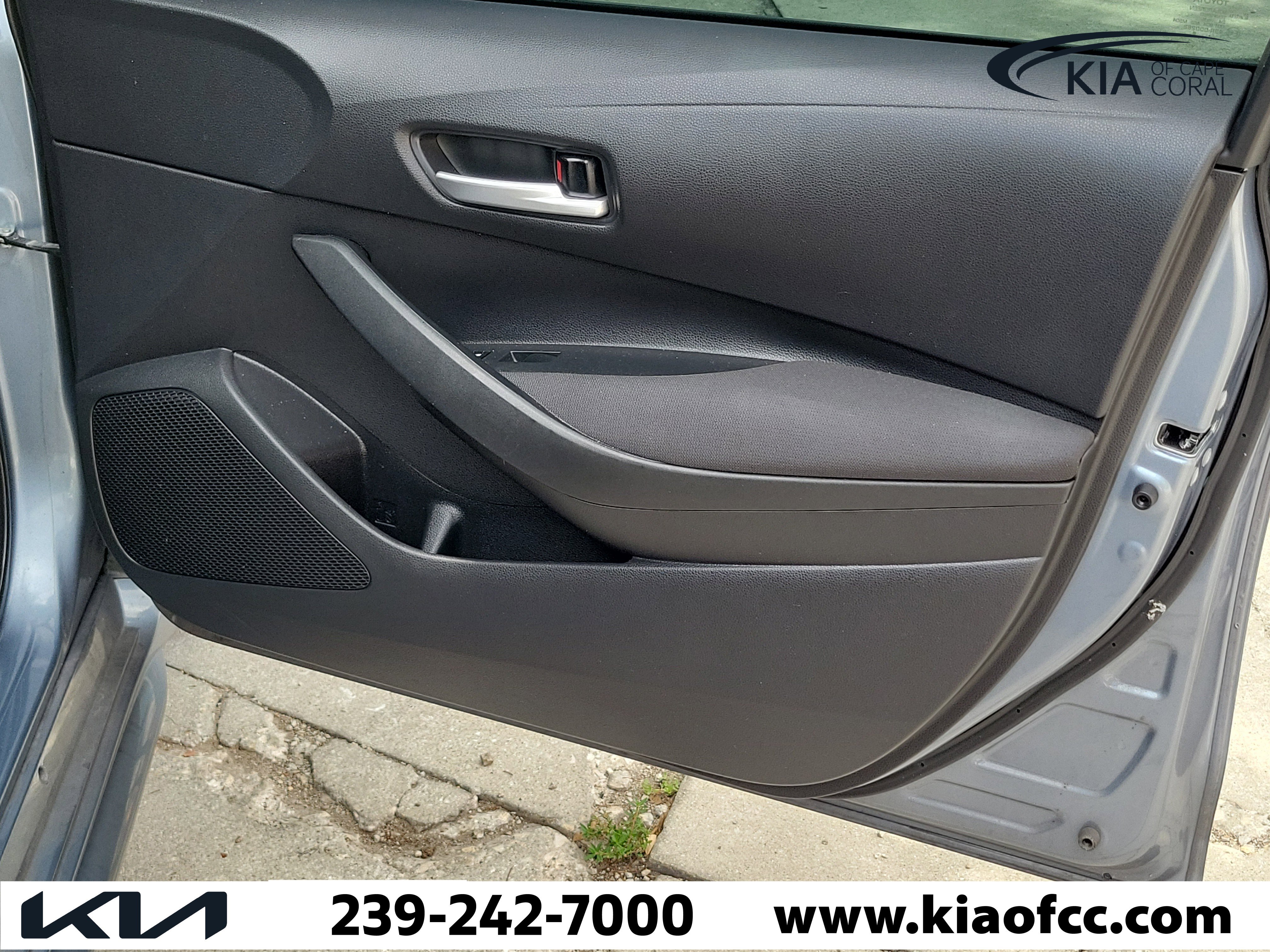 Used 2020 Toyota Corolla LE FWD image 24
