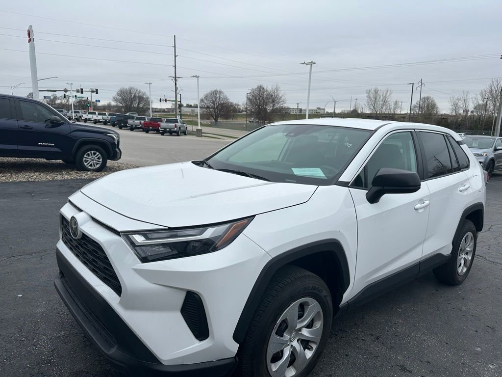 Used 2024 Toyota RAV4 LE AWD/4WD image 6