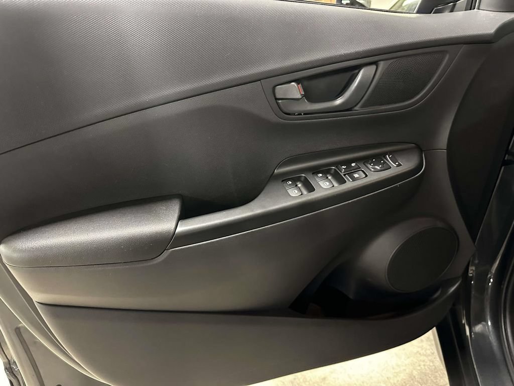 Used 2022 Hyundai Kona SE AWD/4WD image 16