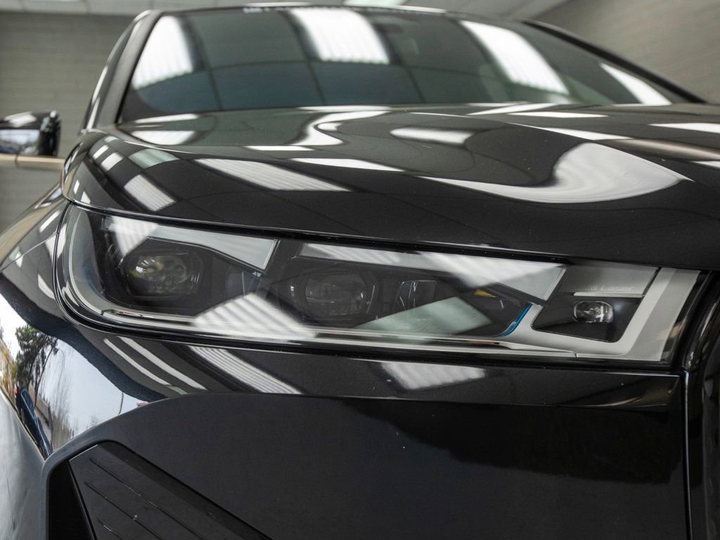 Used 2023 BMW iX xDrive50 w/ Premium Package image 9