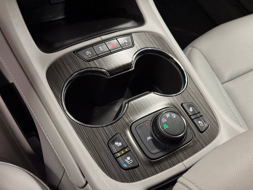 Certified 2023 GMC Acadia SLT w/ Technology Package image 33