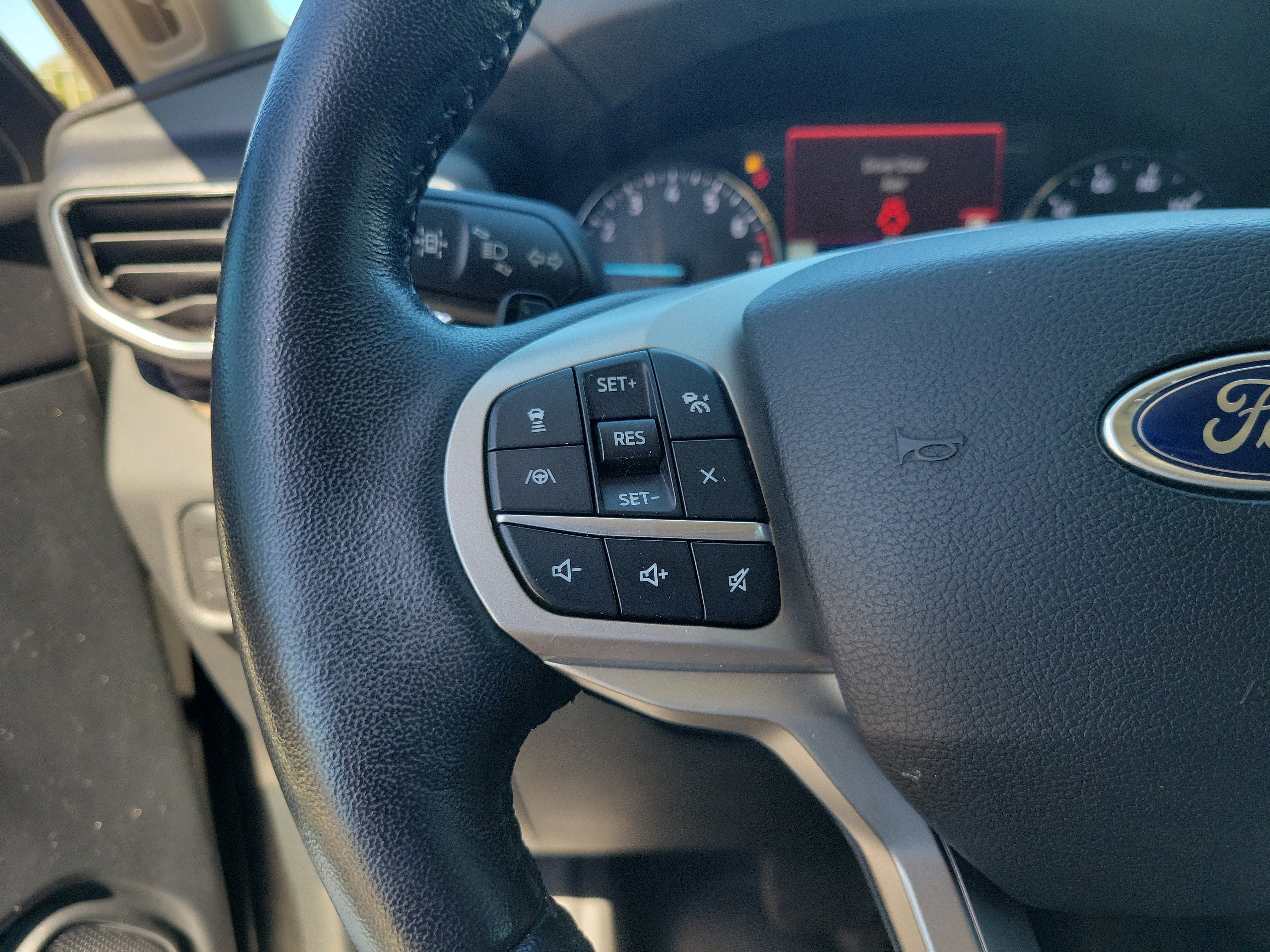 Used 2021 Ford Explorer Limited w/ Equipment Group 301A image 29