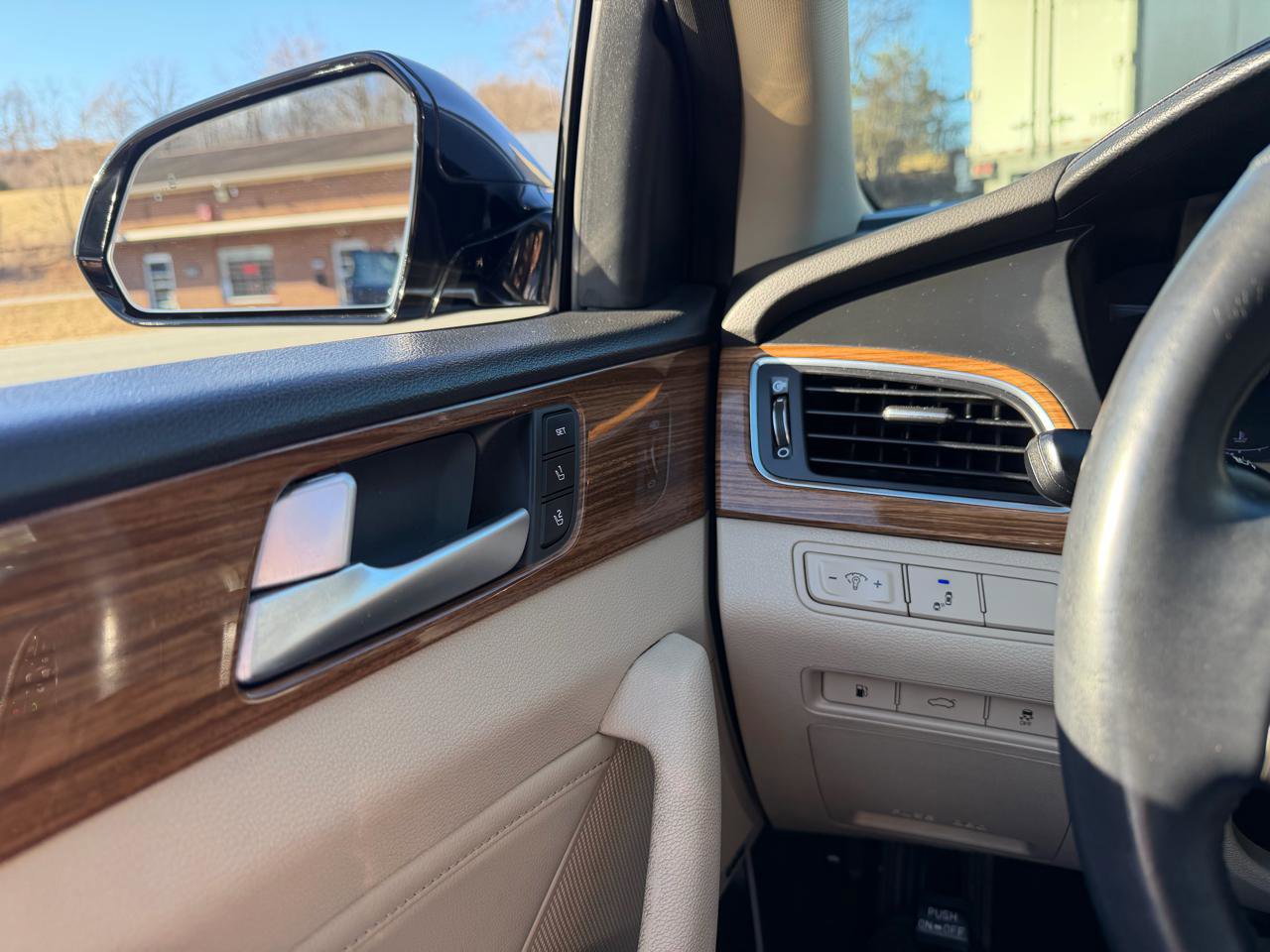 Used 2015 Hyundai Sonata Limited w/ Option Group 05 image 19