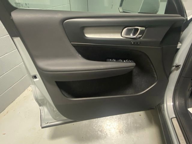 Used 2025 Volvo XC40 B5 Core AWD/4WD image 7