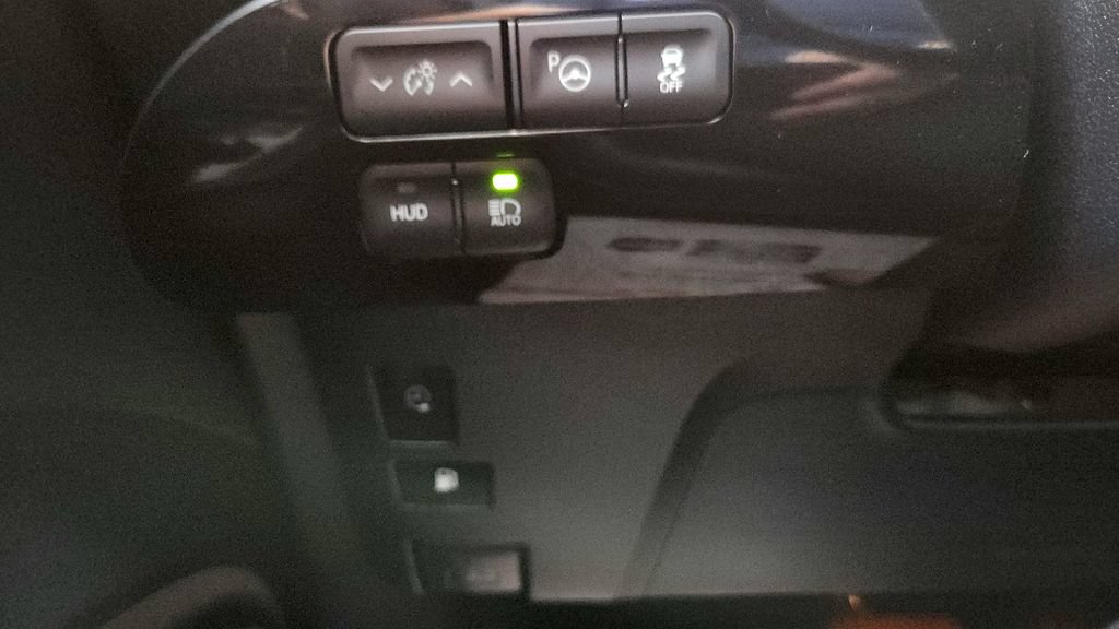 Used 2017 Toyota Prius Prime Advanced w/ Carpet Mat Package FWD image 34