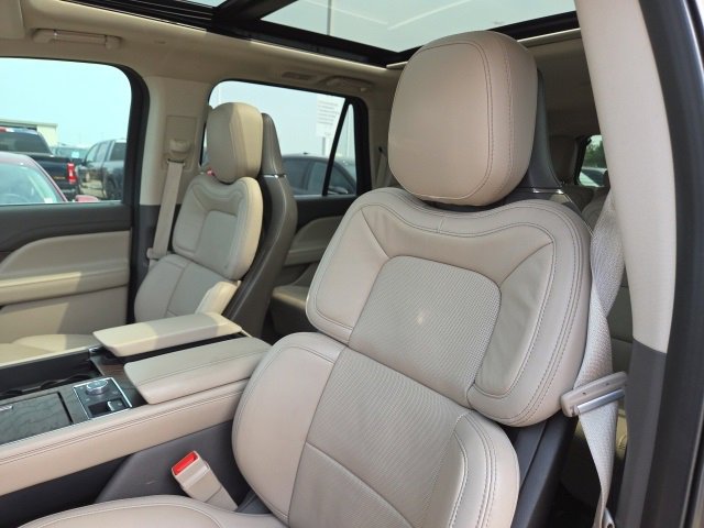 Used 2022 Lincoln Navigator L Reserve image 25