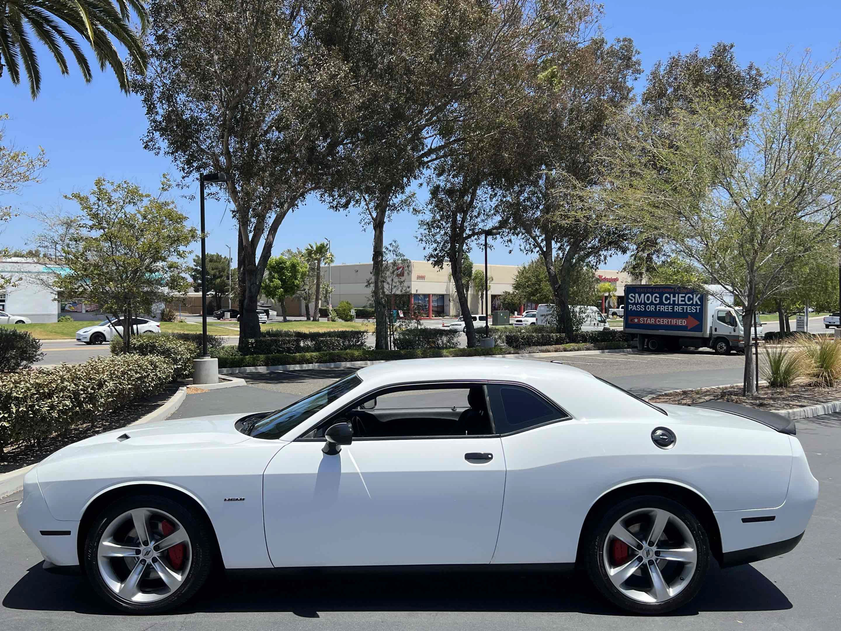 Used 2017 Dodge Challenger R/T RWD image 18