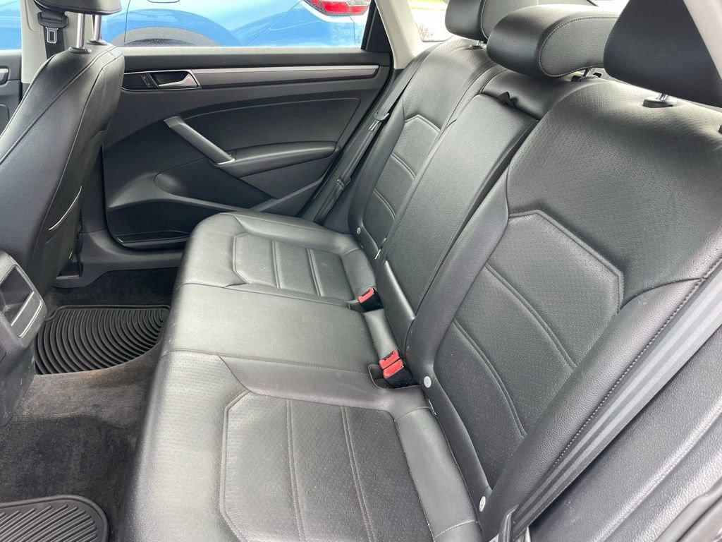 Used 2017 Volkswagen Passat 1.8T R-Line image 7