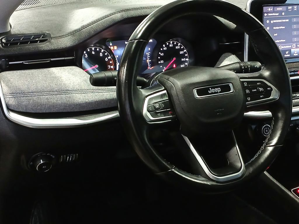 Used 2022 Jeep Compass Latitude w/ Sun and Sound Group AWD/4WD image 18