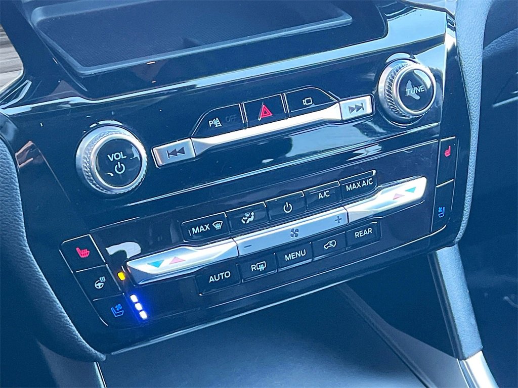 Used 2023 Ford Explorer Limited w/ Equipment Group 301A image 16