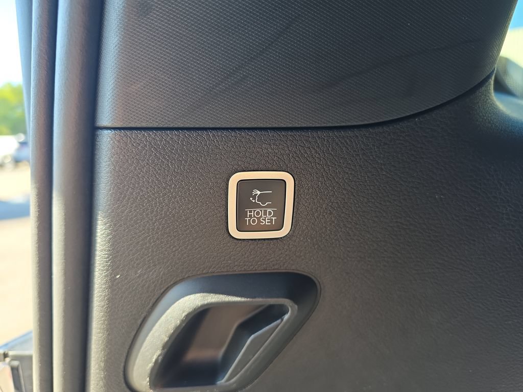 Used 2024 Jeep Wagoneer Series II AWD/4WD image 15