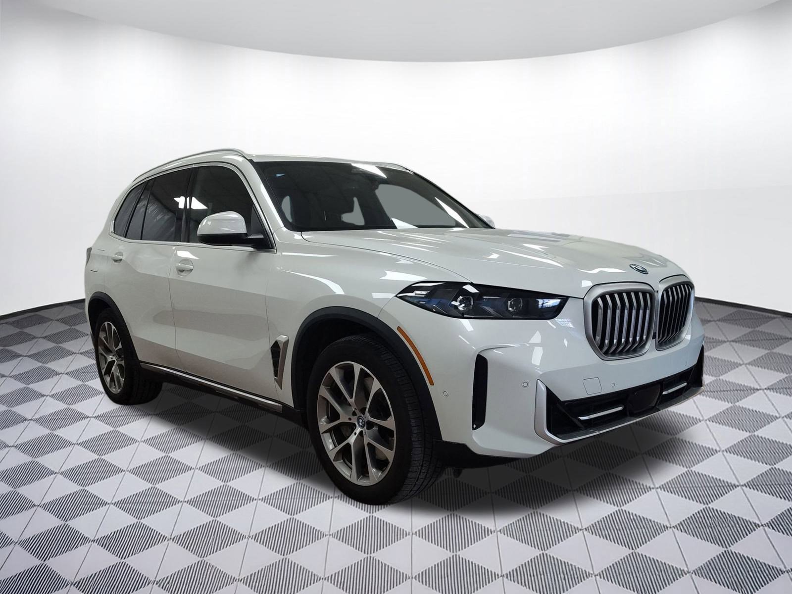 Used 2025 BMW X5 xDrive50e image 6