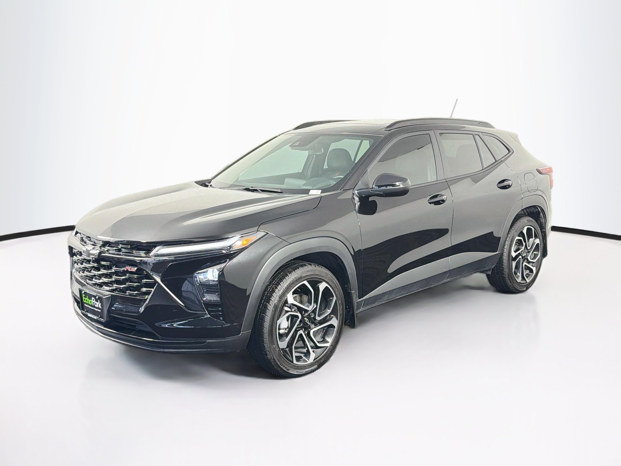 Used 2024 Chevrolet Trax RS w/ Sunroof Package FWD image 3