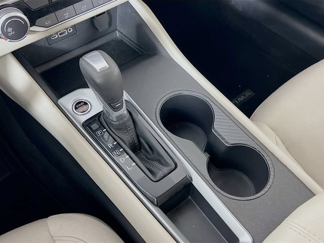 Used 2025 Nissan Altima 2.5 SV FWD image 21