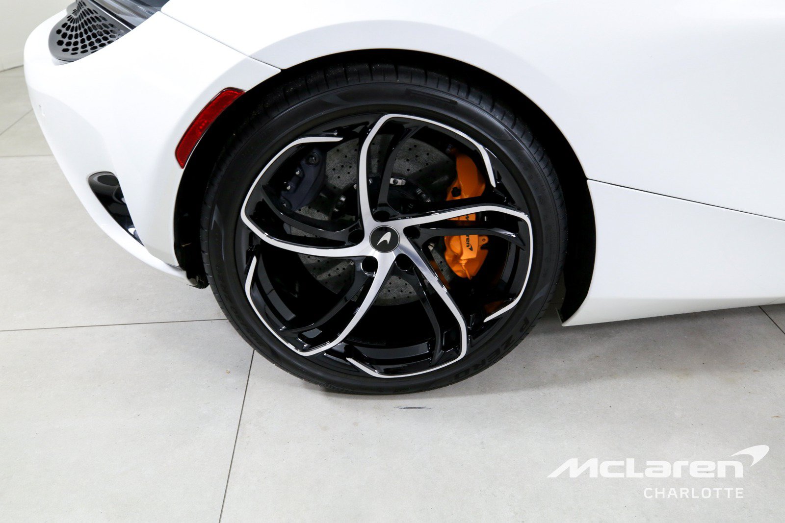 Used 2024 McLaren 750S Spider RWD image 23
