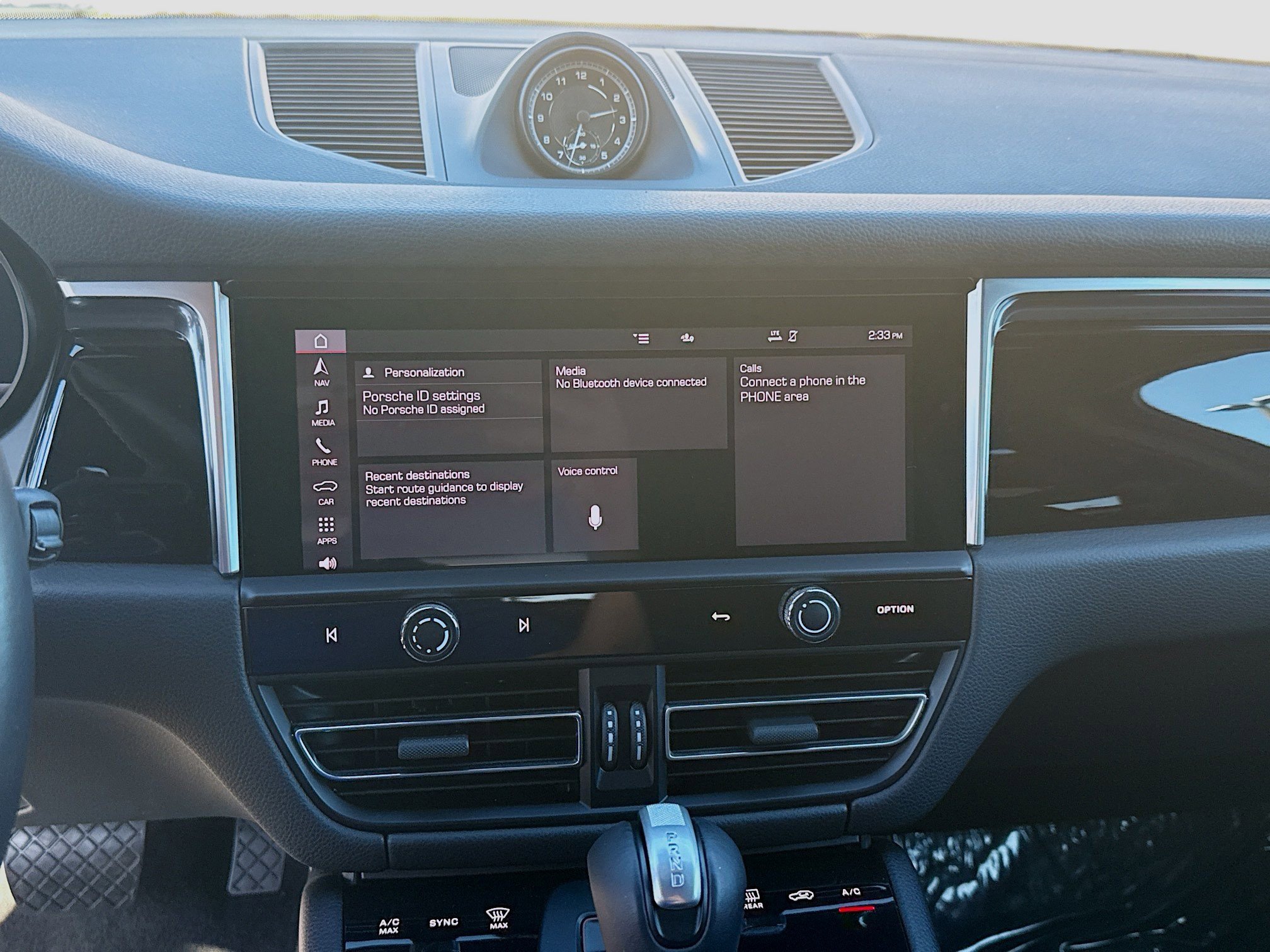 Used 2024 Porsche Macan image 10